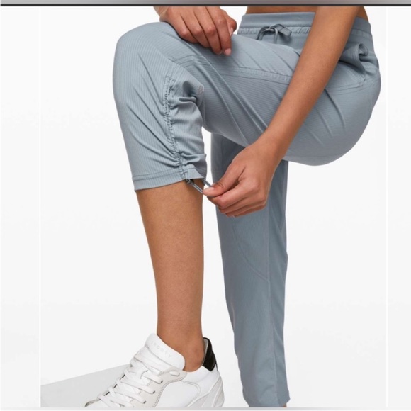 NWT Lululemon dance studio MR crop - Picture 3 of 12